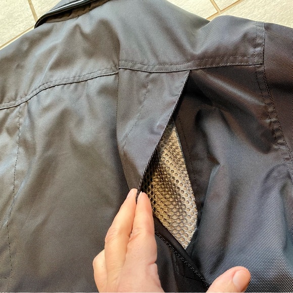 Women’s dark gray Nike windbreaker jacket. Size M. Like new condition. - Picture 5 of 6